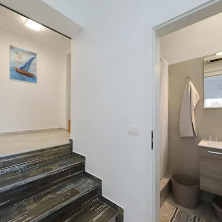 Vanda Land Apartment *