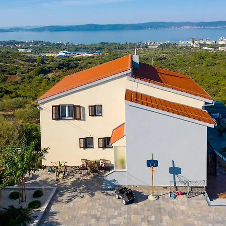 Vanda Land Apartment *